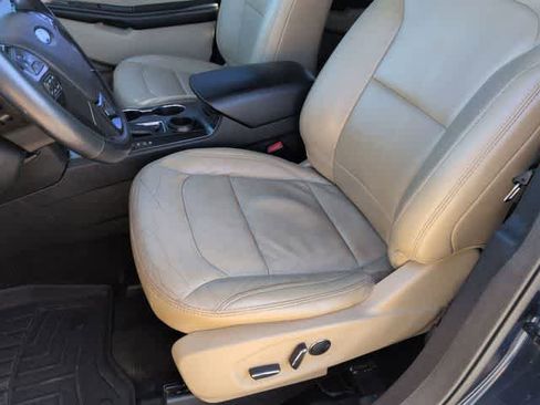 Used 2017 Ford Explorer XLT w/ Equipment Group 202A FWD image 16