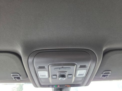 Used 2021 Chevrolet Suburban Z71 w/ Z71 Off-Road Package image 17