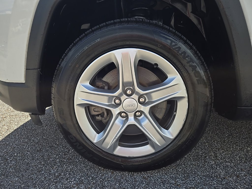 Used 2023 Jeep Compass Latitude AWD/4WD image 24