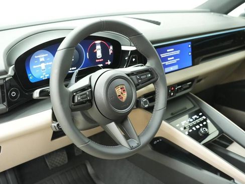 New 2026 Porsche Macan 4 Electric AWD/4WD image 4