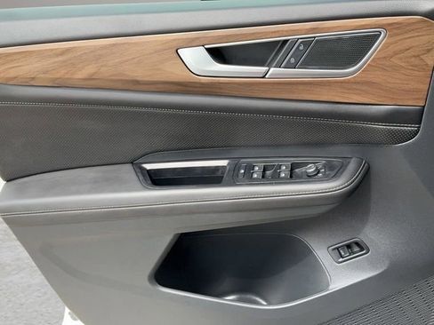 Used 2025 Volkswagen Atlas SE image 12