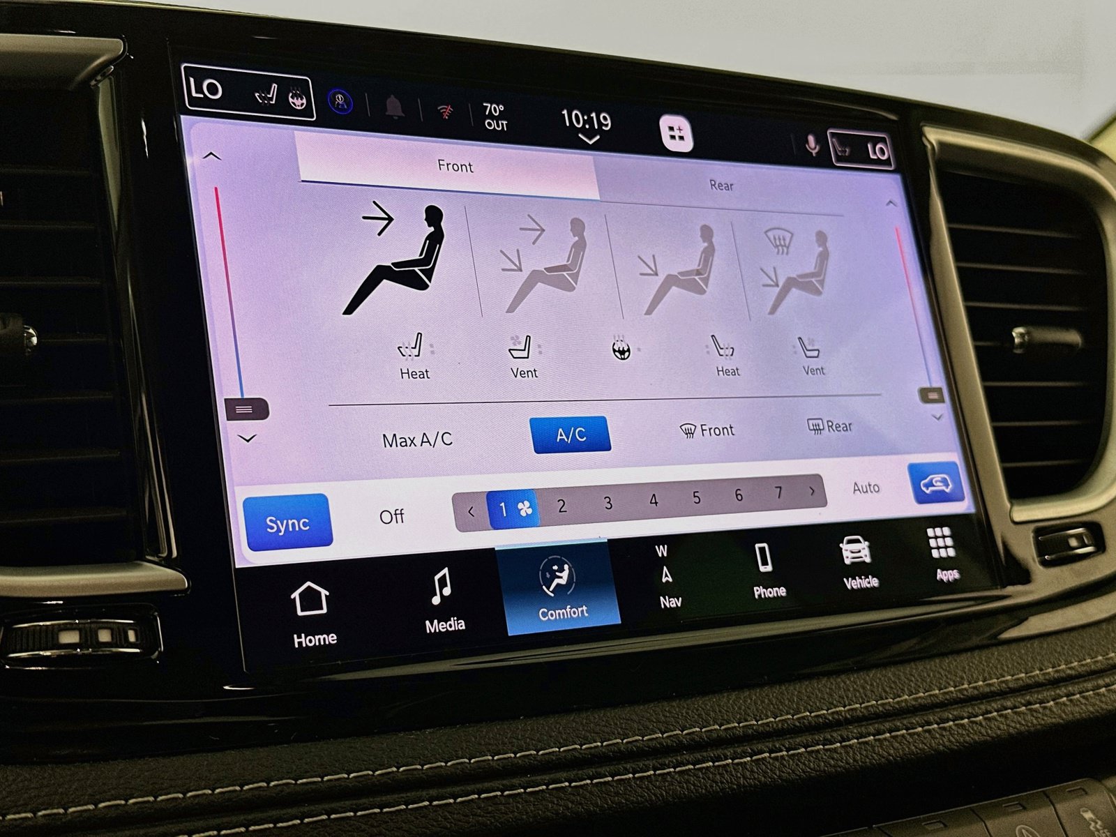 Used 2023 Chrysler Pacifica Limited w/ Trailer Tow Group FWD image 16