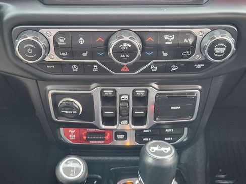 Used 2018 Jeep Wrangler Unlimited Rubicon w/ Dual Top Group image 21