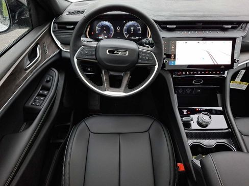 New 2026 Jeep Grand Cherokee Limited w/ Limited Altitude Package AWD/4WD image 7
