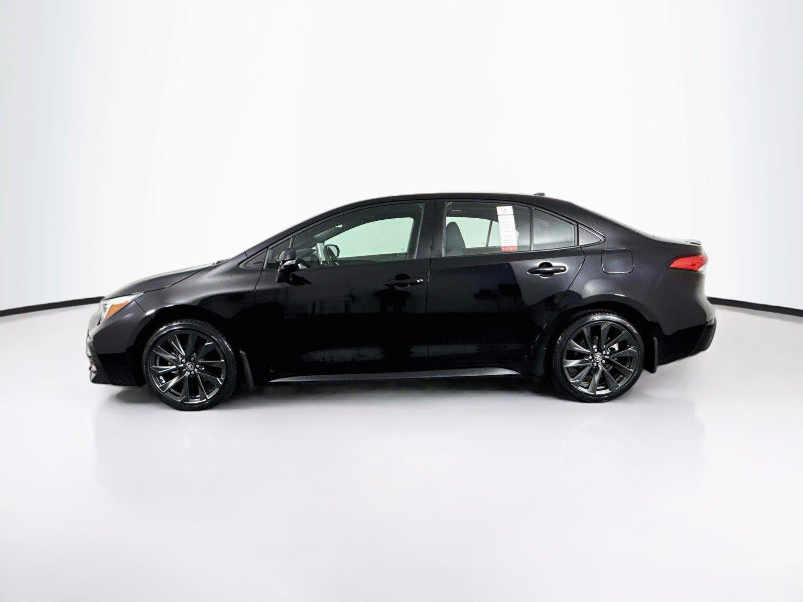 Certified 2025 Toyota Corolla SE w/ SE Premium Package FWD image 13