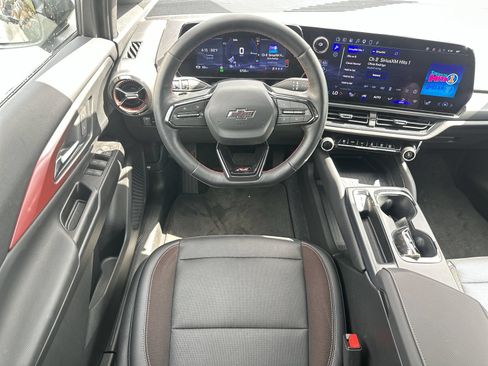 Used 2024 Chevrolet Equinox EV RS FWD image 17