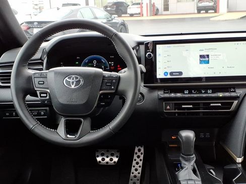 Used 2025 Toyota Camry SE w/ Multimedia Upgrade Package image 12