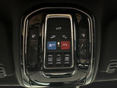 Used 2023 Jeep Grand Wagoneer 4WD w/ Flexible Seating Group image 35