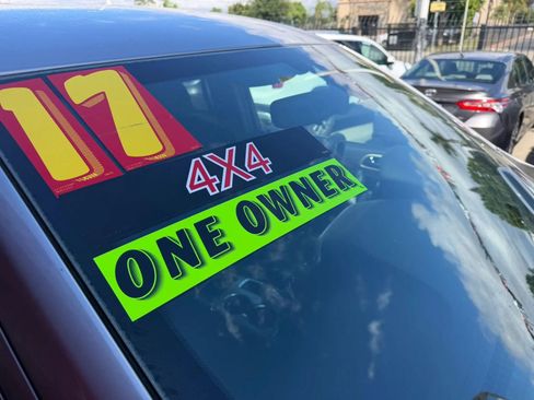 Used 2017 Jeep Grand Cherokee Laredo image 7