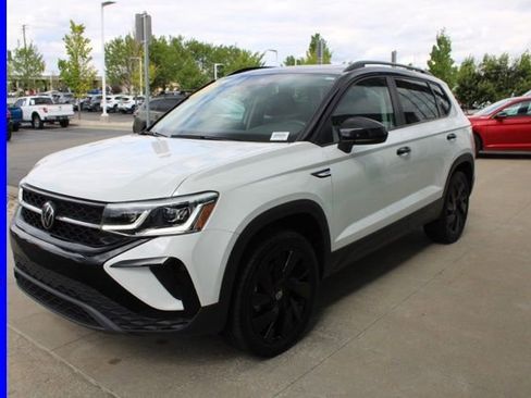 Used 2024 Volkswagen Taos SE AWD/4WD image 3