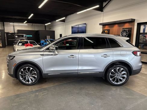 Used 2022 Lincoln Nautilus Reserve w/ Luxury Package image 2