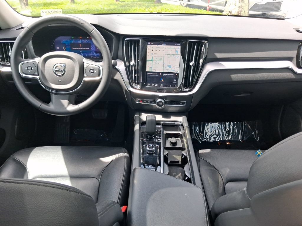 Used 2025 Volvo S60 B5 Core FWD image 9