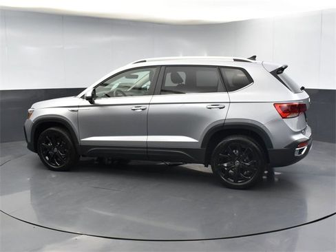 New 2024 Volkswagen Taos SE image 5