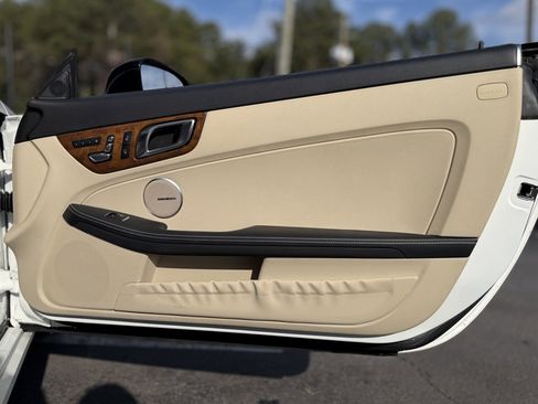 Used 2019 Mercedes-Benz SLC 300 image 32