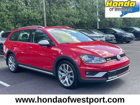 Used 2017 Volkswagen Golf Alltrack AWD/4WD image 1