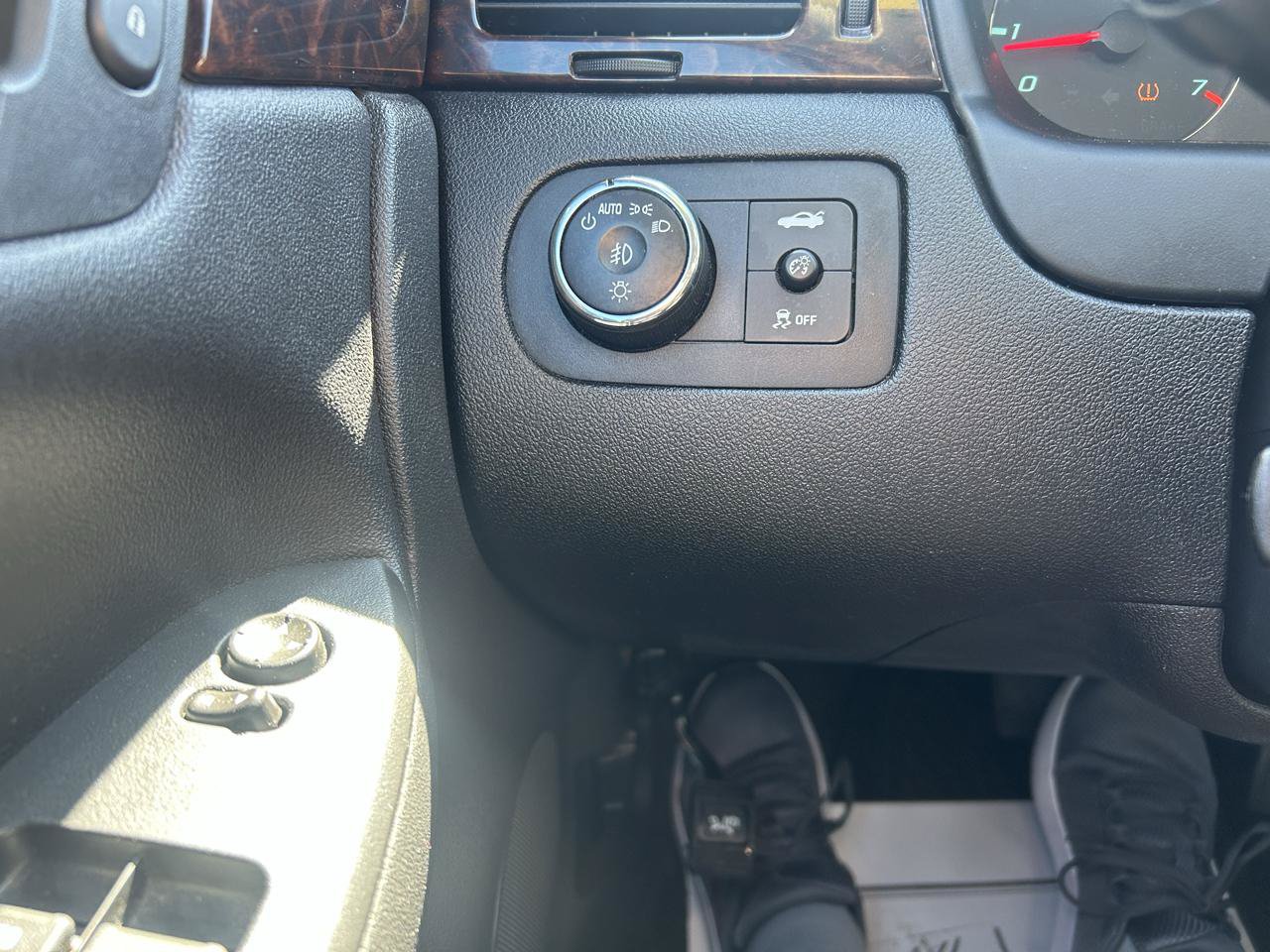 Used 2012 Chevrolet Impala LTZ FWD image 25