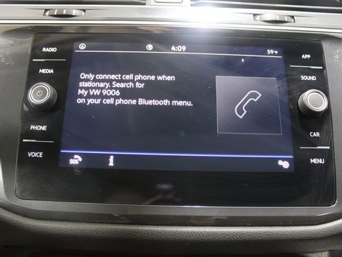 Used 2024 Volkswagen Tiguan SE image 47