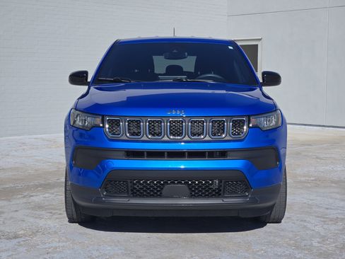 Used 2023 Jeep Compass Sport image 3