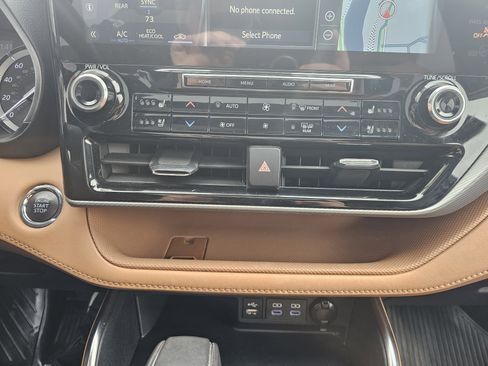 Used 2022 Toyota Highlander Platinum image 24