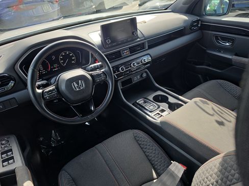 Certified 2025 Honda Pilot Sport image 11