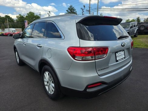 Used 2017 Kia Sorento FWD w/ LX Convenience Package image 7