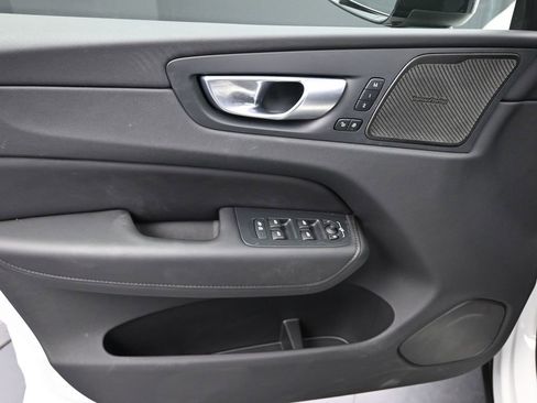 Used 2024 Volvo XC60 B5 Plus image 16