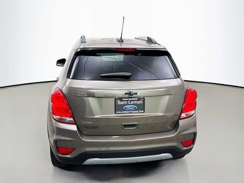 Used 2021 Chevrolet Trax LT w/ Driver Confidence Package FWD image 6