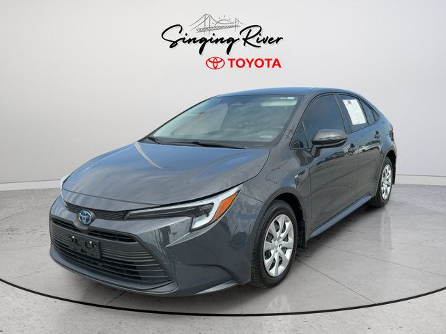 Used 2024 Toyota Corolla LE FWD image 3