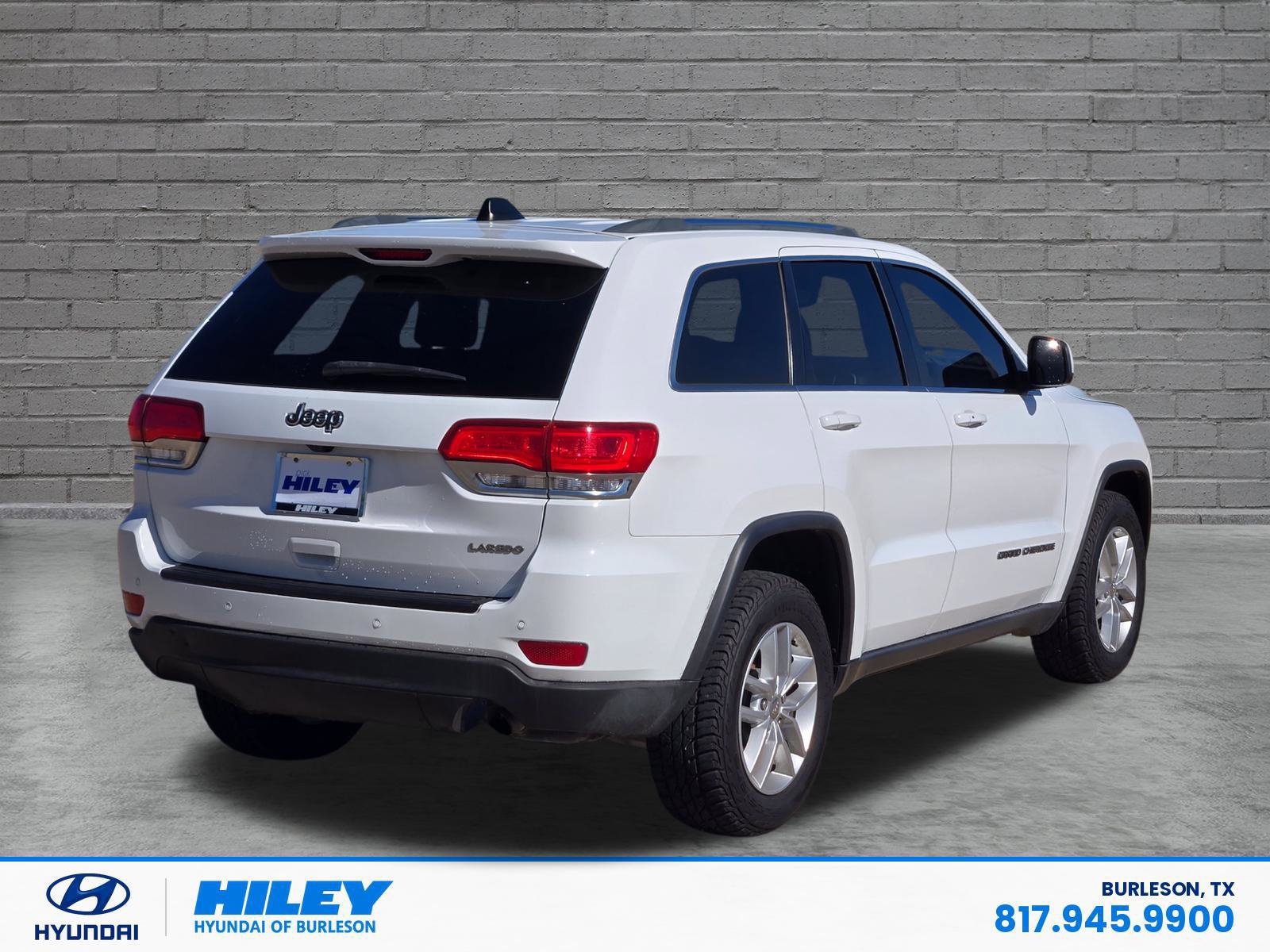 Used 2018 Jeep Grand Cherokee Laredo RWD image 4