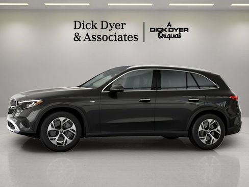 Used 2025 Mercedes-Benz GLC 350e 4MATIC image 29