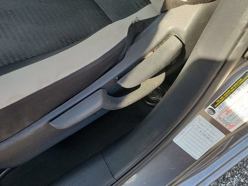 Used 2021 Nissan Versa SV FWD image 16