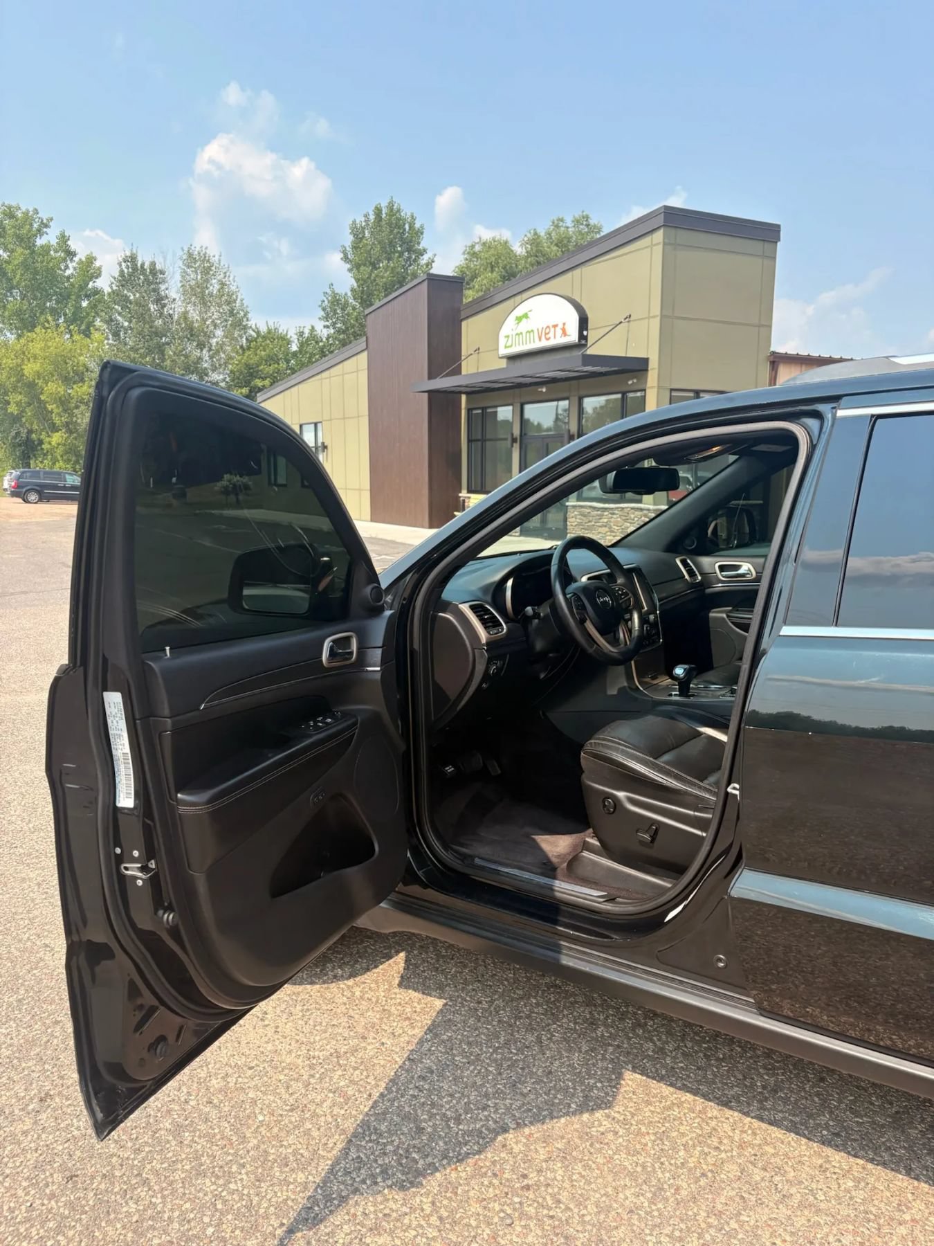 Used 2015 Jeep Grand Cherokee Limited AWD/4WD image 10