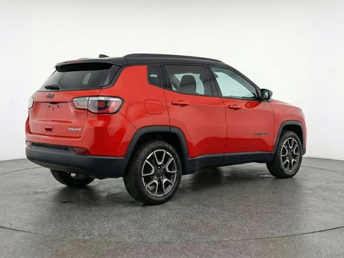 Used 2025 Jeep Compass Trailhawk image 9