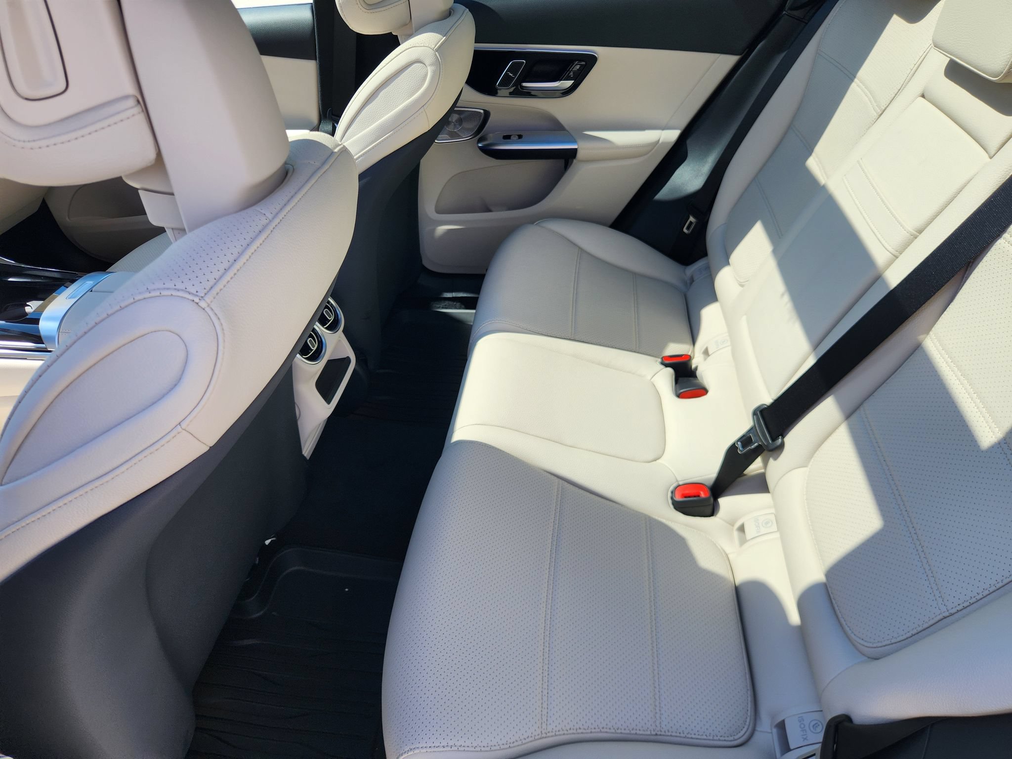 New 2027 Mercedes-Benz GLC 300 4MATIC image 11