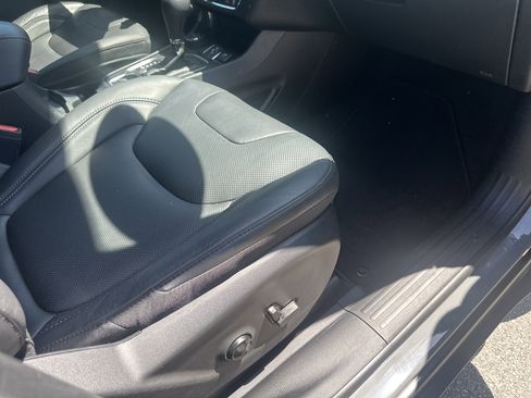 Used 2021 Jeep Cherokee Latitude Lux w/ Comfort/Convenience Group image 29