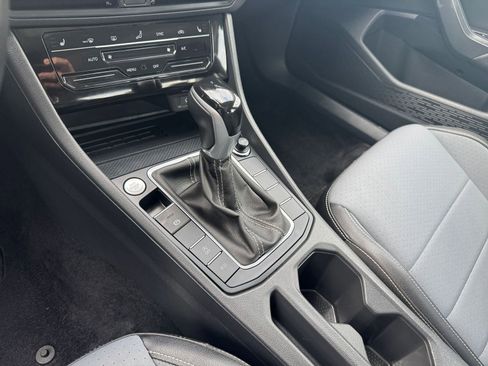 Used 2025 Volkswagen Jetta SE image 41