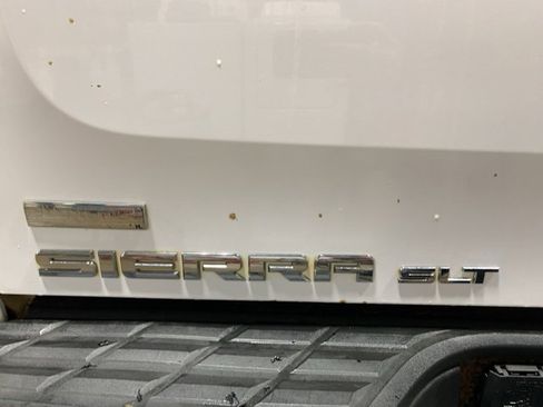 Used 2010 GMC Sierra 1500 SLT w/ All-Terrain Package image 32