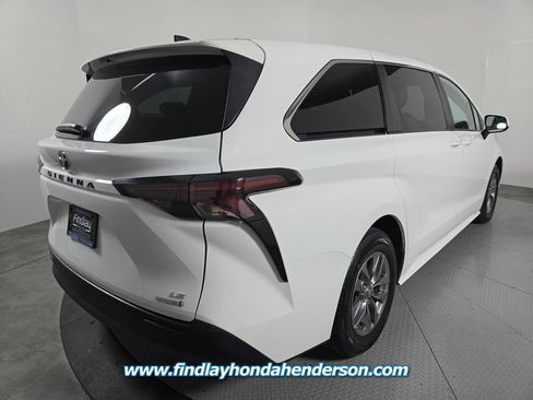 Used 2023 Toyota Sienna LE FWD image 6
