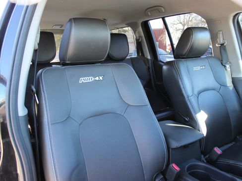 Used 2013 Nissan Xterra PRO-4X w/ Pro-4x Leather Pkg image 28