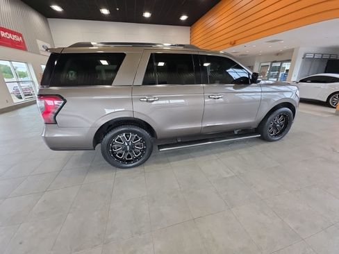 Used 2019 Ford Expedition Limited w/ Equipment Group 301A AWD/4WD image 8