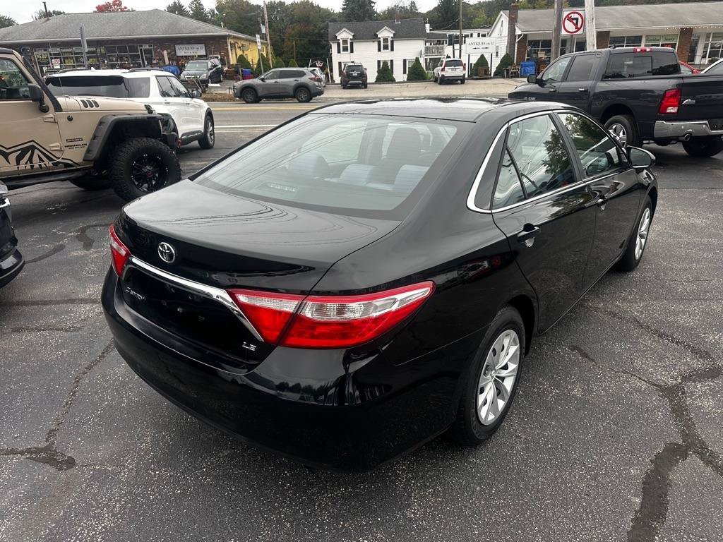 Used 2015 Toyota Camry LE FWD image 5