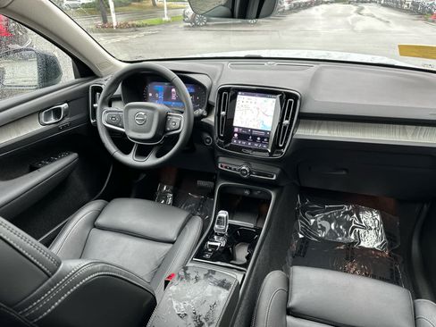 Used 2024 Volvo XC40 B5 Plus w/ Protection Package Premier AWD/4WD image 39
