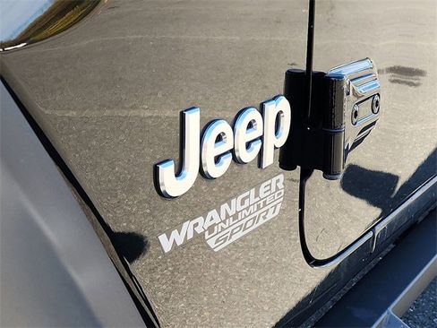 Used 2018 Jeep Wrangler Unlimited Sport S image 26