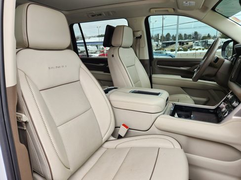 Used 2023 GMC Yukon XL Denali w/ Denali Reserve Package image 18