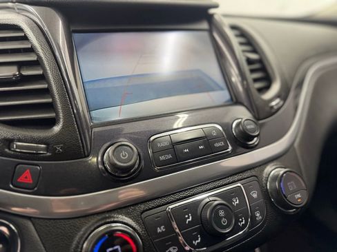 Used 2019 Chevrolet Impala LT FWD image 14