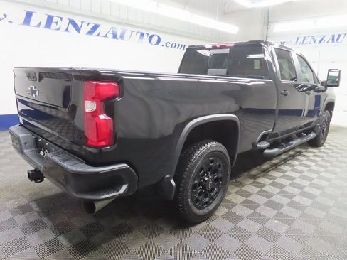 Used 2024 Chevrolet Silverado 2500 LT w/ Midnight Edition image 4