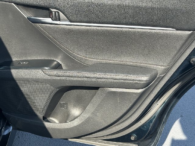 Used 2018 Toyota Camry XLE FWD image 13