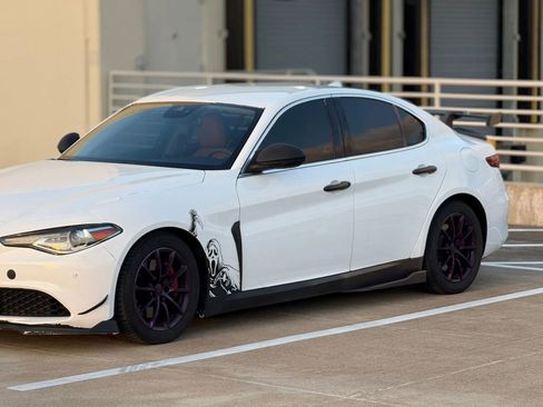 Used 2017 Alfa Romeo Giulia RWD image 4