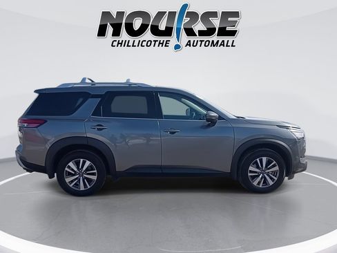 Used 2024 Nissan Pathfinder SL image 9