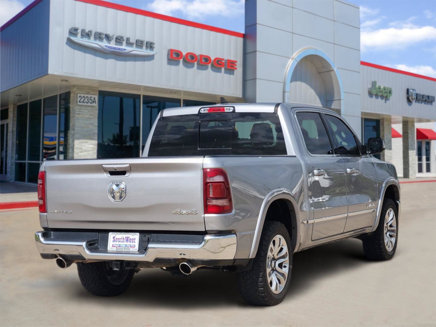 Used 2024 RAM 1500 Limited AWD/4WD image 5